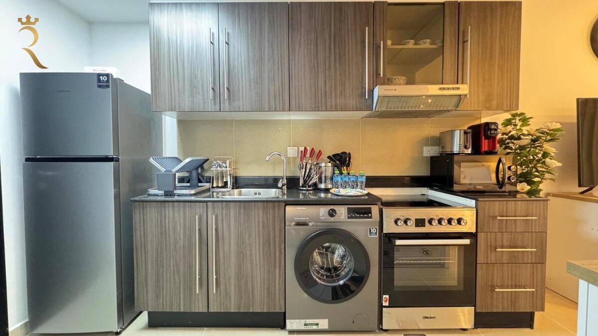 Luxury In Al Reef With King Bed Apartment