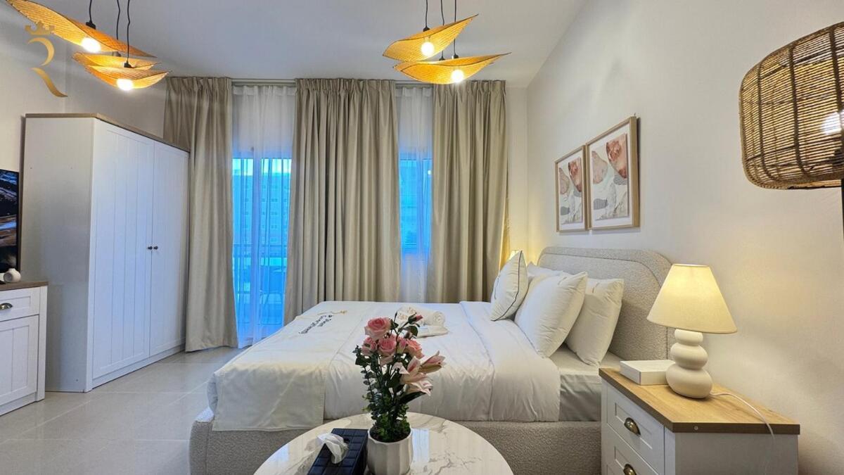 Luxury In Al Reef With King Bed