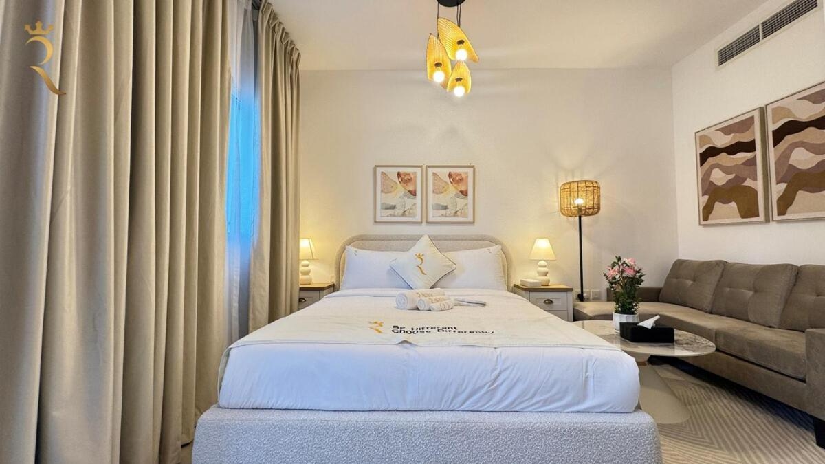 Luxury In Al Reef With King Bed *