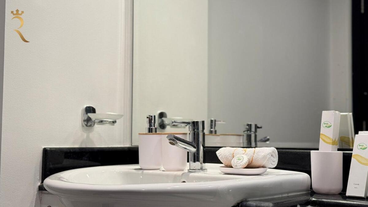 Luxury In Al Reef With King Bed Apartment