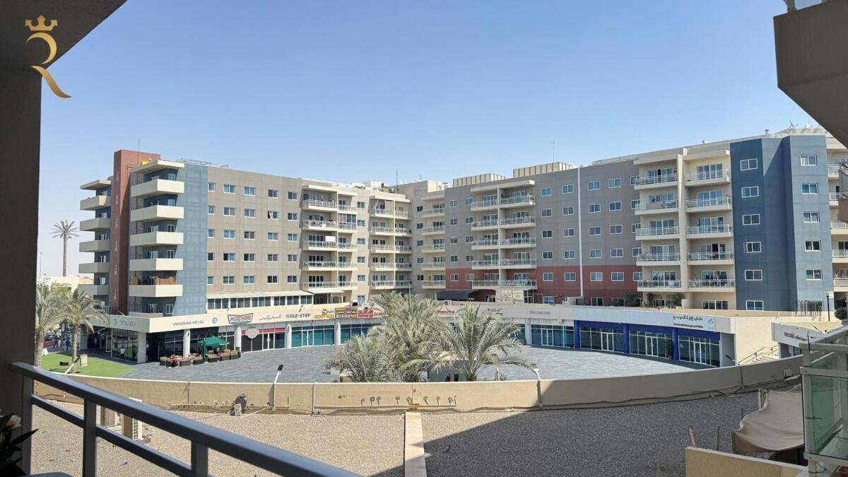 Luxury In Al Reef With King Bed Apartment *